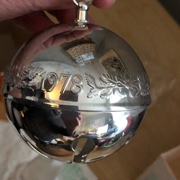 1978 Wallace Silversmiths Silver Anniversary Sleigh Bell - 8th Annual Ornament - Picture 4 of 10